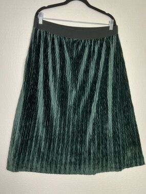 The Pyramid Collection emerald green velvet skirt size L